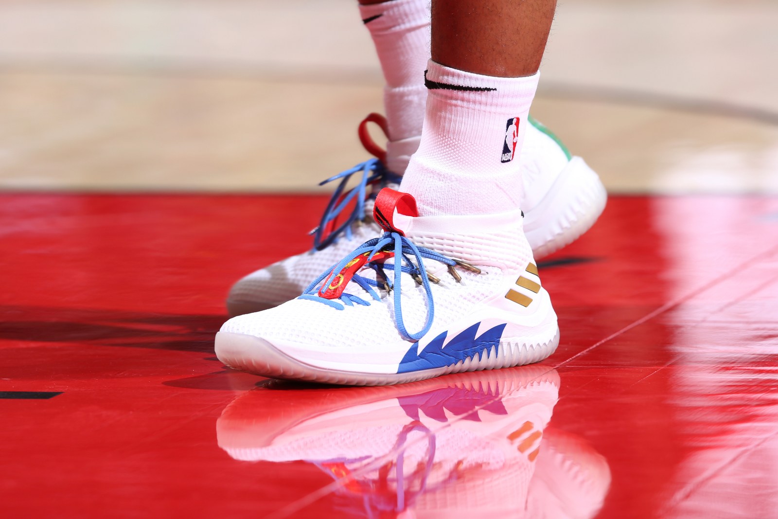 Check Out This NBA Player’s Custom Sonic Sneakers – The Sonic Stadium